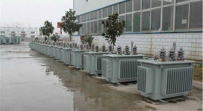 油浸式變壓器的保養(yǎng)如何去做？預(yù)防滲漏油：油浸式變壓器在油箱內(nèi)充滿(mǎn)變壓器油，裝配中依靠緊固件對(duì)耐油橡膠元件加壓而密封。